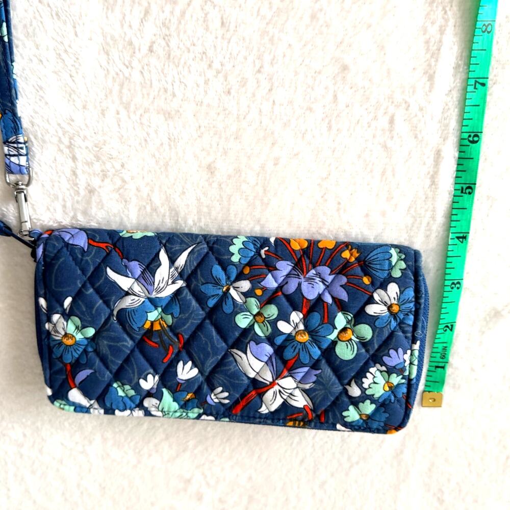 Vera Bradley Floral Bursts RFID Accordion Wristlet Wallet Blue Retired - Picture 4 of 5